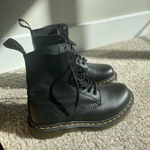 BRAND NEW Dr.Martens Women’s 1460 Pascal Boots